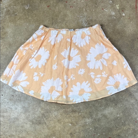 American Eagle Outfitters Dresses & Skirts - American Eagle Outfitters Peach Floral Skater Skirt NWT
Size: Small